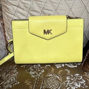 Yellow purse with removable and adjustable strap